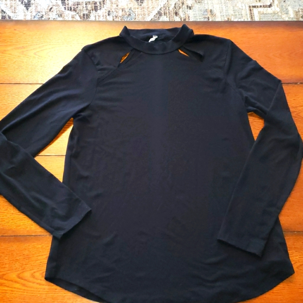 Glyder Black key hole ladies shirt